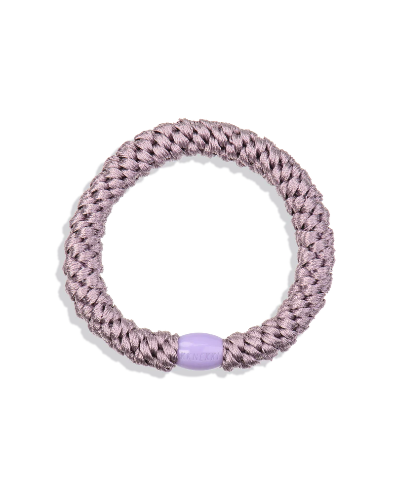 KKNEKKI Haargummi Pearl Lavendel – lavendelfarbenes, geflochtenes Haargummi als trendiges Armband