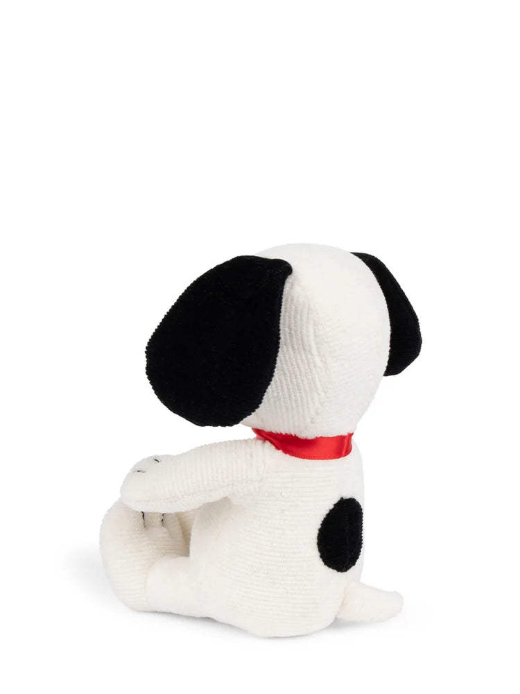 Snoopy ist der Beagle aus der bekannten Comicserie Die Peanuts. Verschenk den süßen Hund in Mini Cord in der Geschenkbox.