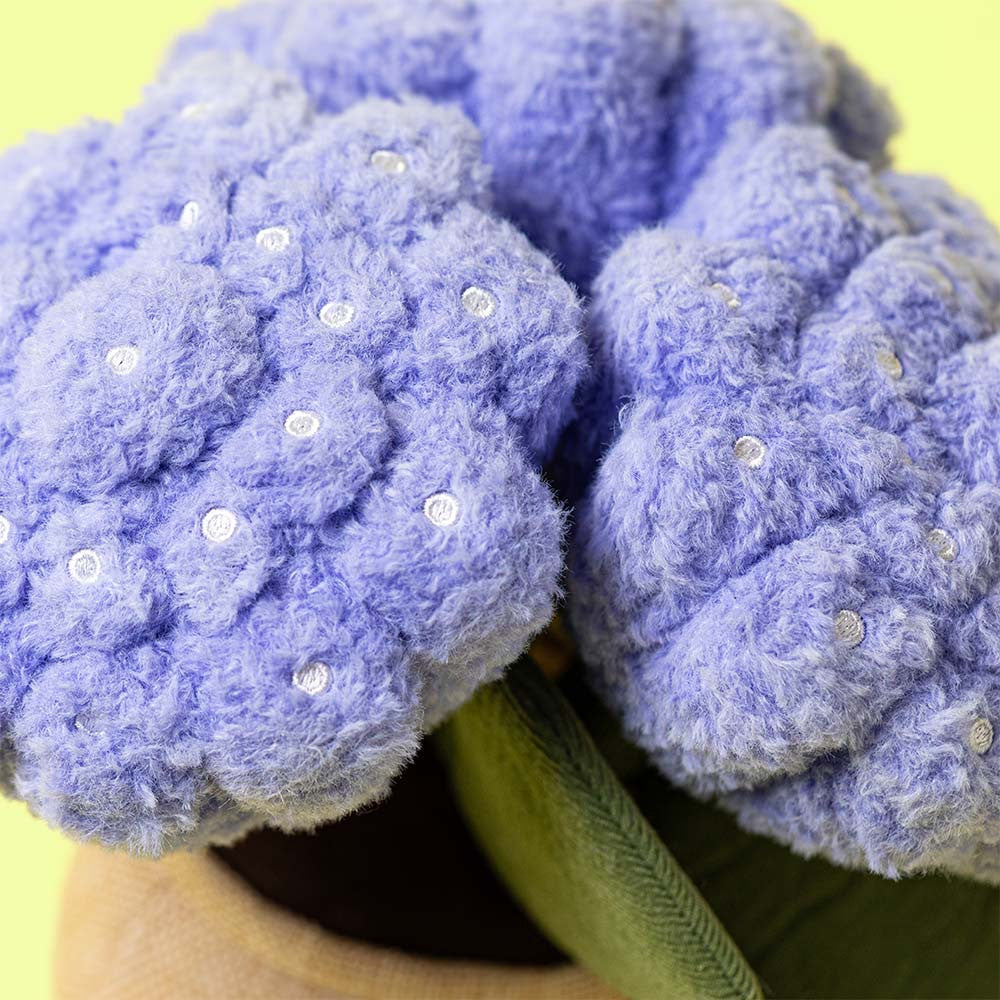 Jellycat Amuseables Hydrangea - Plüsch-Hortensie in lila/violett im braunen Topf mit lächelndem Gesicht und ausgestreckten Füßen