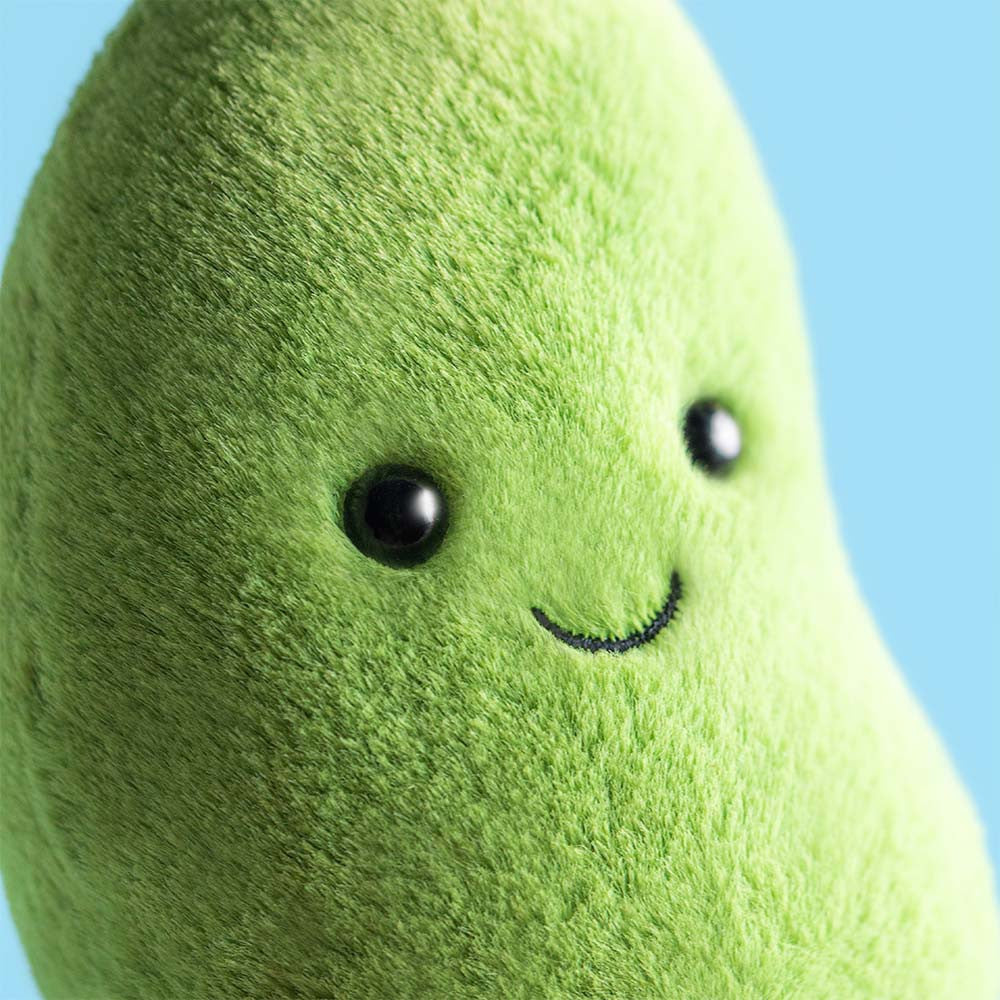 Grüne Jellycat Edamame-Plüschfigur mit freundlichem Gesicht, weichem Stoff und verspieltem Design in Form einer Sojabohnen-Schote.