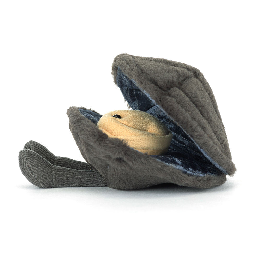 Seitenansicht Amuseables Michelle Mussel von Jellycat.