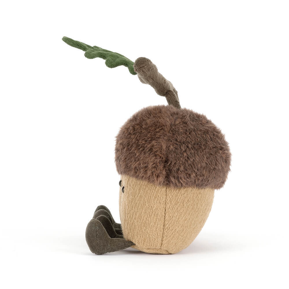 Jellycat Amuseables Ort & Tum Acorns Kuscheltier-Duo mit zwei Eicheln, die an einem Ast mit Blatt hängen, lächelnd und mit baumelnden Füßchen