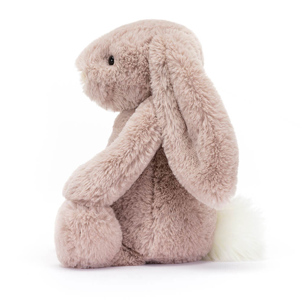 Seitenansicht: Jellycat Bashful Luxe Bunny Rosa Kuschelhase in zartem Rosa mit langen Hängeohren, schimmernder Nase und flauschigem Schwänzchen
