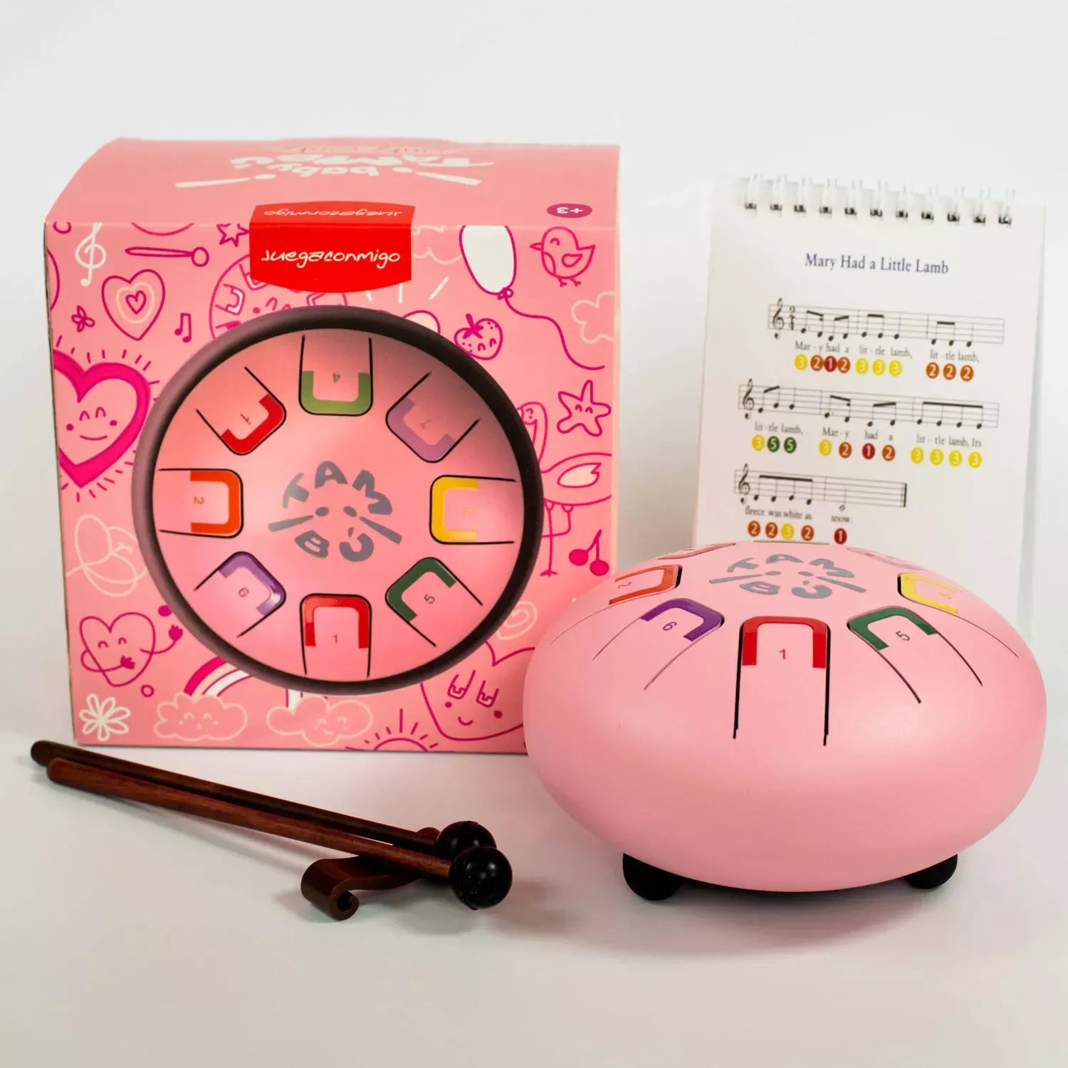 Das Baby Tambu von juegaconmigo mit Aufbewahrungstasche, Trommelstöcken, Trommelstockhalter und Notenbuch zum Aufstellen.