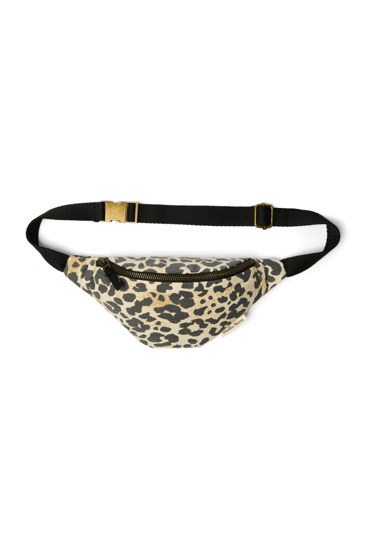 Leichte Crossbody Bag für Kinder und Jugendliche weicher Baumwolle von Studio Noos. Jede Tasche ist ein Unikat.