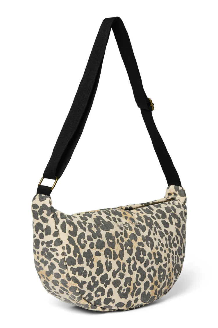 Wattierte Crossbody Bag für Erwachsene aus weicher Baumwolle von Studio Noos. Jede Tasche ist ein Unikat.