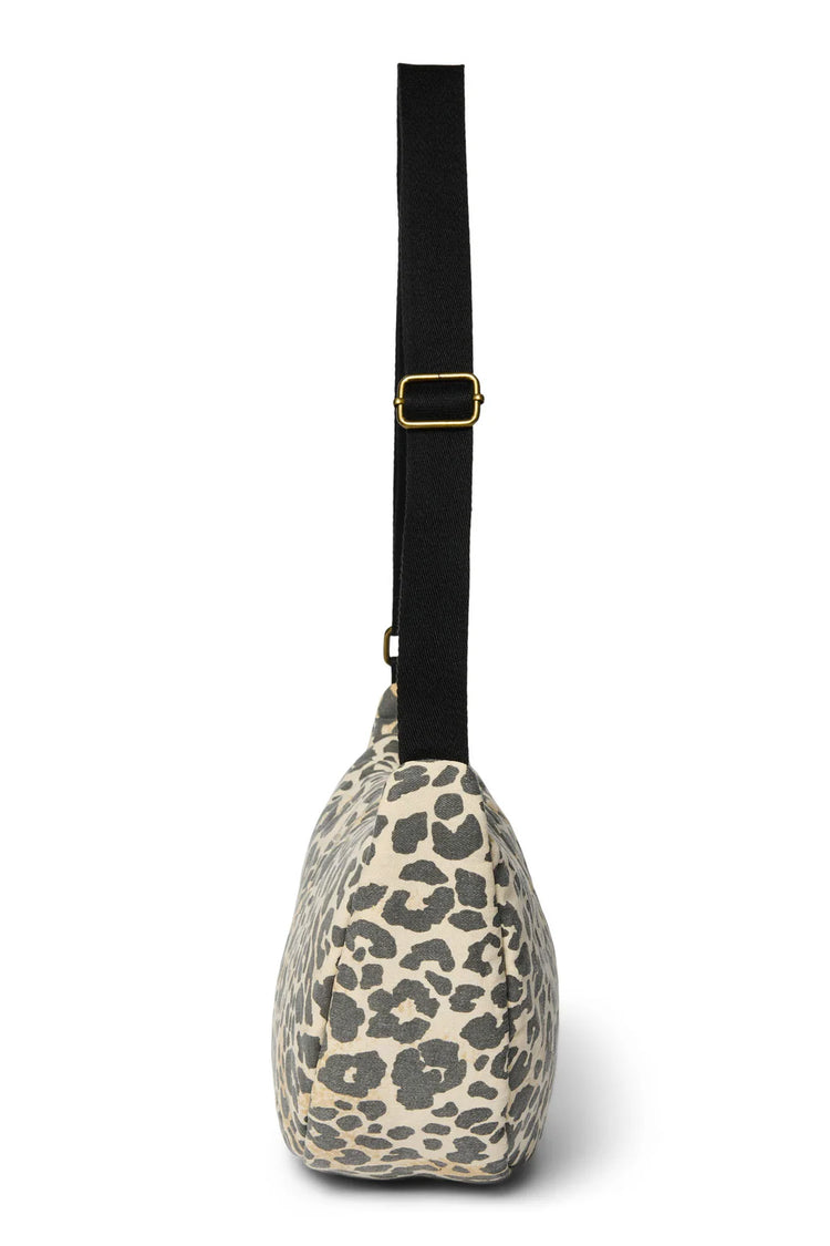 Wattierte Crossbody-Bag für Erwachsene aus weicher Baumwolle von Studio Noos. Jede Tasche ist ein Unikat.