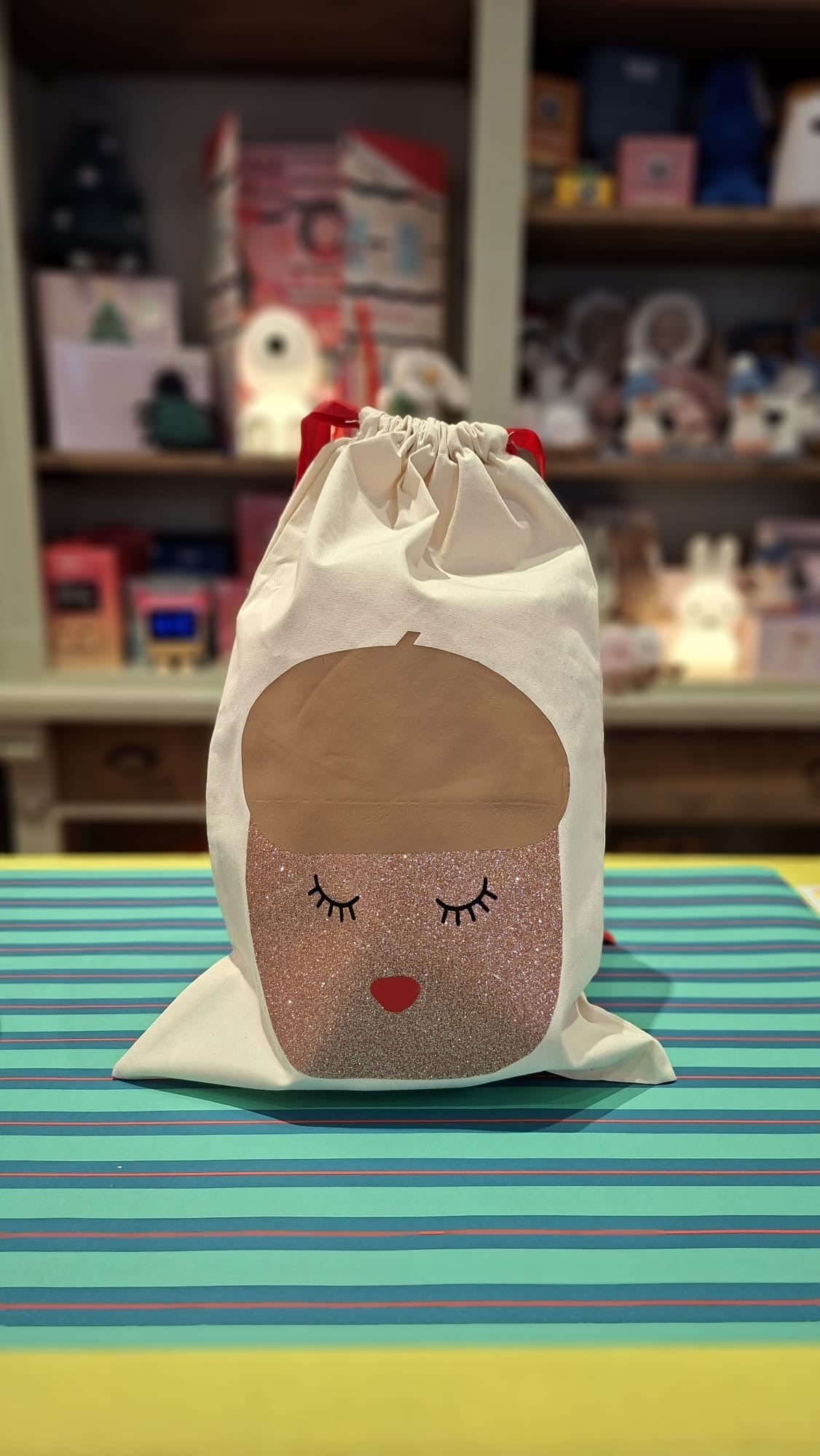 Geschenktasche „Eichel mit Gesicht“