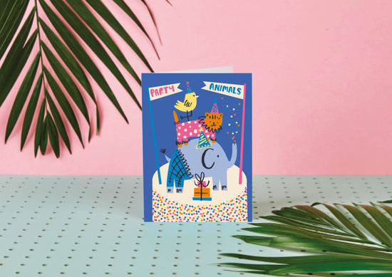 Grußkarte mit Umschlag: Feiernde Tiere auf einer Geburtstagstorte. Schriftzug Party Animals.