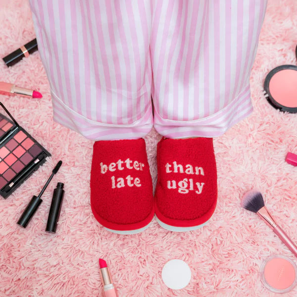 Hausschuhe better late - than ugly. Die Schlappen aus Schaffell jetzt bei Nica&