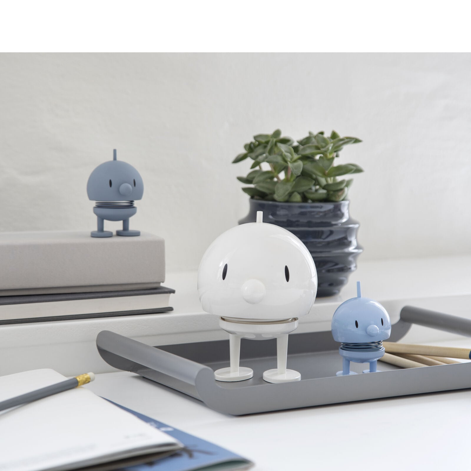 Hoptimist Bumble L in Weiß – originale Wackelfigur als Glücksbringer und besondere Geschenkidee