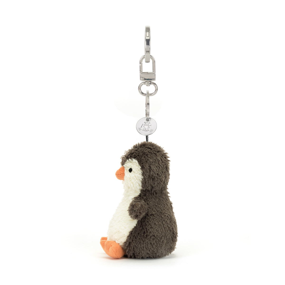 Jellycat Peanut Penguin Key Chain – flauschiger Pinguin mit weißem Bauch, orangefarbenem Schnabel und Füßchen sowie Metallring zur Befestigung an Taschen und Schlüsseln, von der Seite