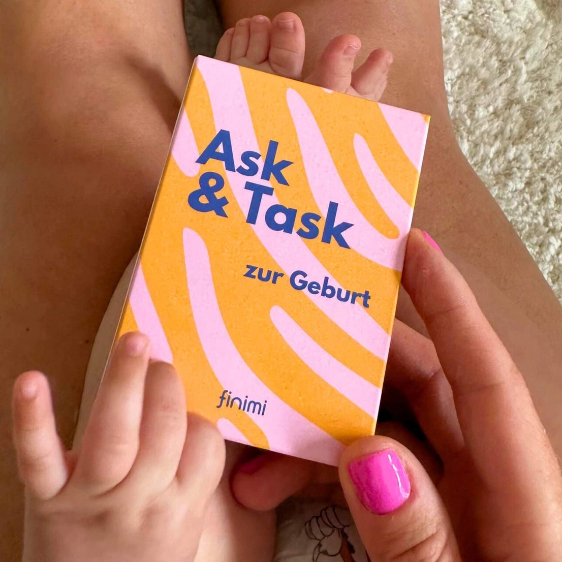 finimi Kartenset Ask & Task zur Geburt – 42 Reflexionskarten und 10 Aufgaben, wunderschönes Geschenk zur Geburt