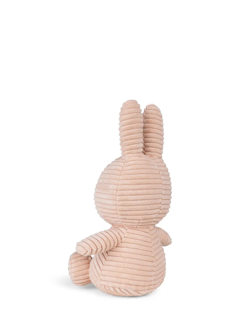 Miffy Corduroy ECO von Bon Ton Toys ist 23 cm hoch und handgemacht.