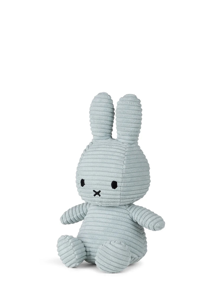 Miffy Corduroy ECO von Bon Ton Toys ist 23 cm hoch und handgemacht.