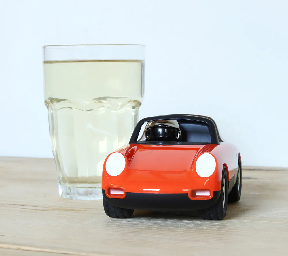 Playforever Luft Biba Spielzeugauto in Orange, robustes Retro-Design mit weich rollenden Rädern bei Nica&