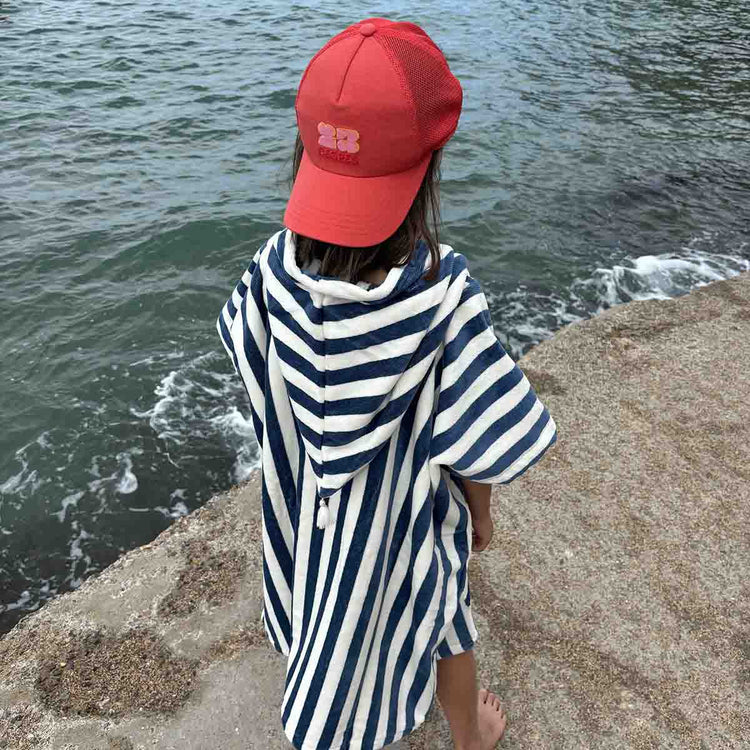Badeponcho für Kinder von Rose in April.
