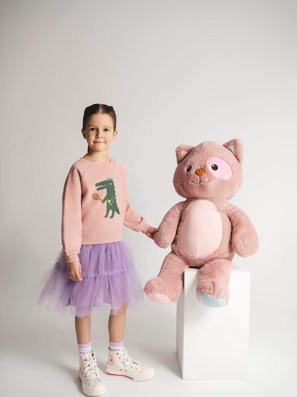 SATURNDAY Kleid "Krokodil" aus Baumwolle mit fliederfarbenem Tüllrock und Krokodil-Print am Oberteil