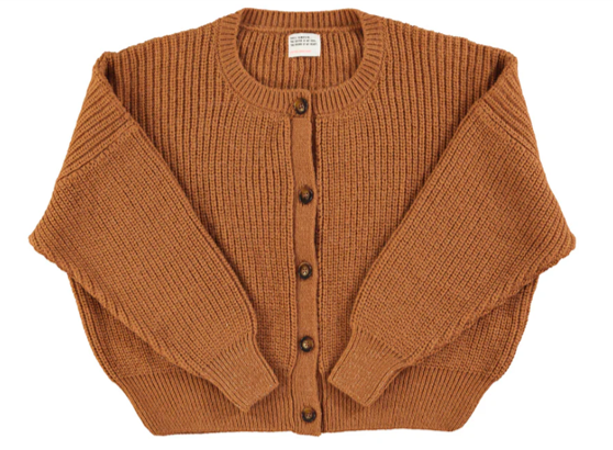 Der Sisters Department Strickcardigan, braun, ist mit feinen metallisch‑glänzenden Fäden durchzogen. Das verleiht der Strickjacke einen edlen Glitzer‑Effekt.