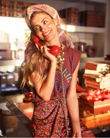 Sisters Department T-Shirt "LOS AMICI" Print, Aubergine ist genau richtig für coole Alltagslooks. Ärmelloses T-Shirt, Schulterpolster