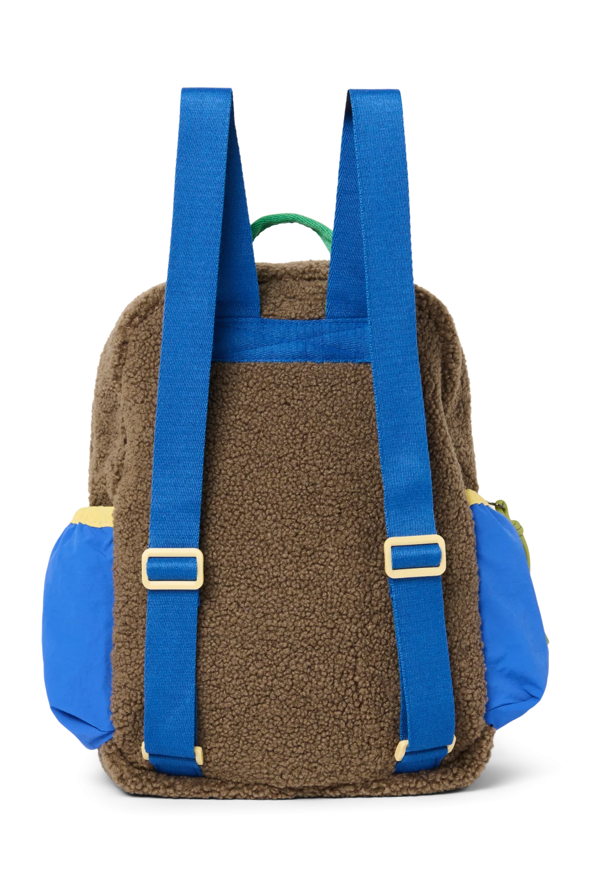 Rückansicht: Studio Noos Patchwork Mini-Rucksack l Fiery Red in bunten Farben mit braunem Teddy-Stoff, roten Patchwork-Details und blau-grün-gelben Akzenten. Hinten brauner Teddystoff und blaue verstellbare Träger