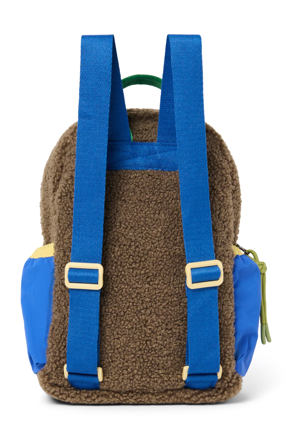 ansicht: Studio Noos Patchwork Mini-Rucksack l Fiery Red in bunten Farben mit braunem Teddy-Stoff, roten Patchwork-Details und blau-grün-gelben Akzenten. Rückseite aus braunem Teddystoff und blaue verstellbare Träger