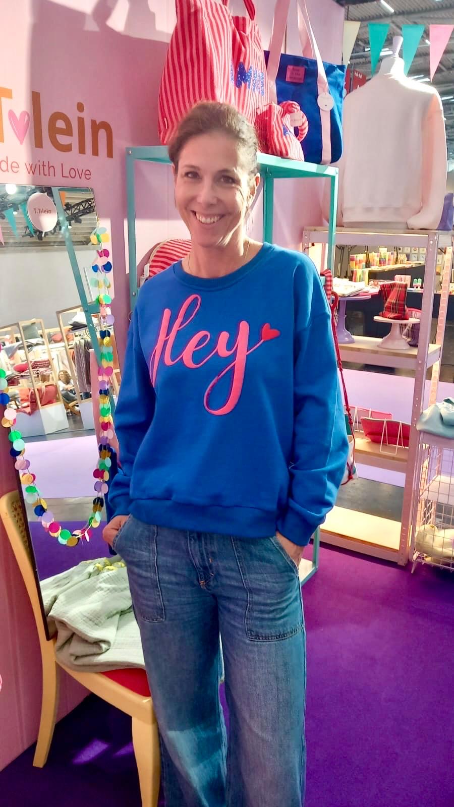 Signature Sweater "Hey" – Royal Blue Edition, One Size