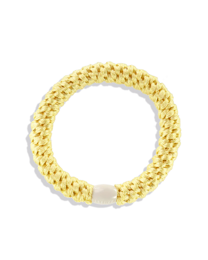 KKNEKKI Haargummi in der Farbe Light Yellow – hellgelbes, geflochtenes Haargummi &amp; trendiges Armband