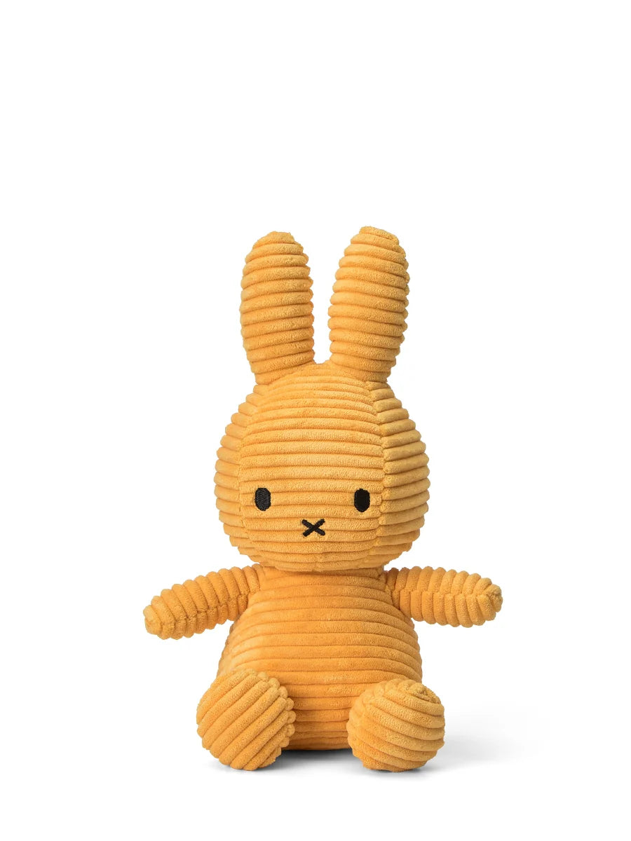 Miffy Corduroy ECO von Bon Ton Toys ist 23 cm hoch und handgemacht.
