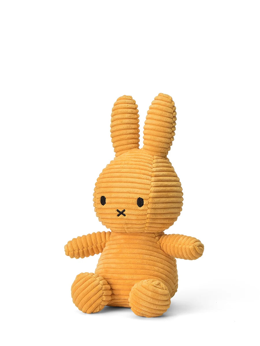 Miffy Corduroy ECO von Bon Ton Toys ist 23 cm hoch und handgemacht.