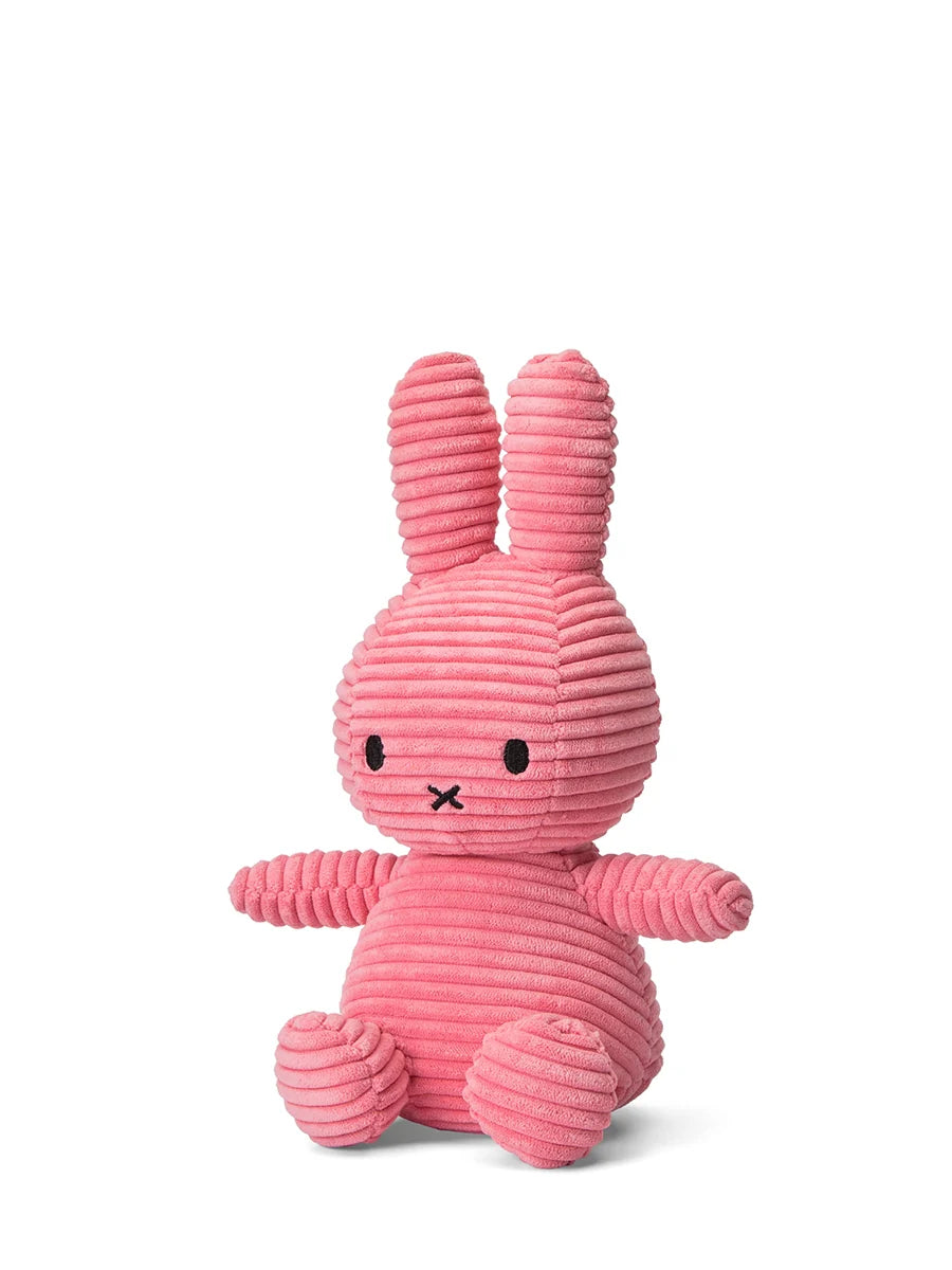 Miffy Corduroy ECO von Bon Ton Toys ist 23 cm hoch und handgemacht.