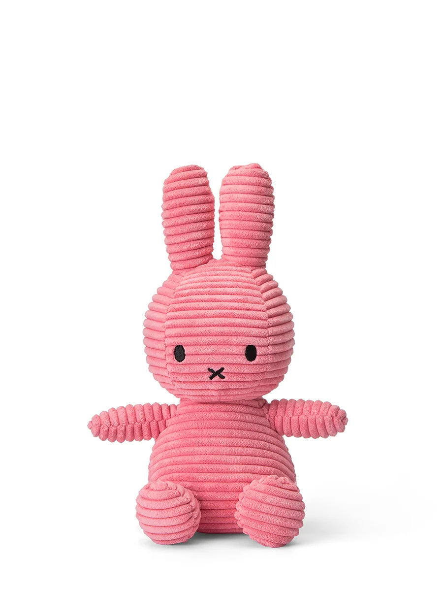 Miffy Corduroy ECO von Bon Ton Toys ist 23 cm hoch und handgemacht.