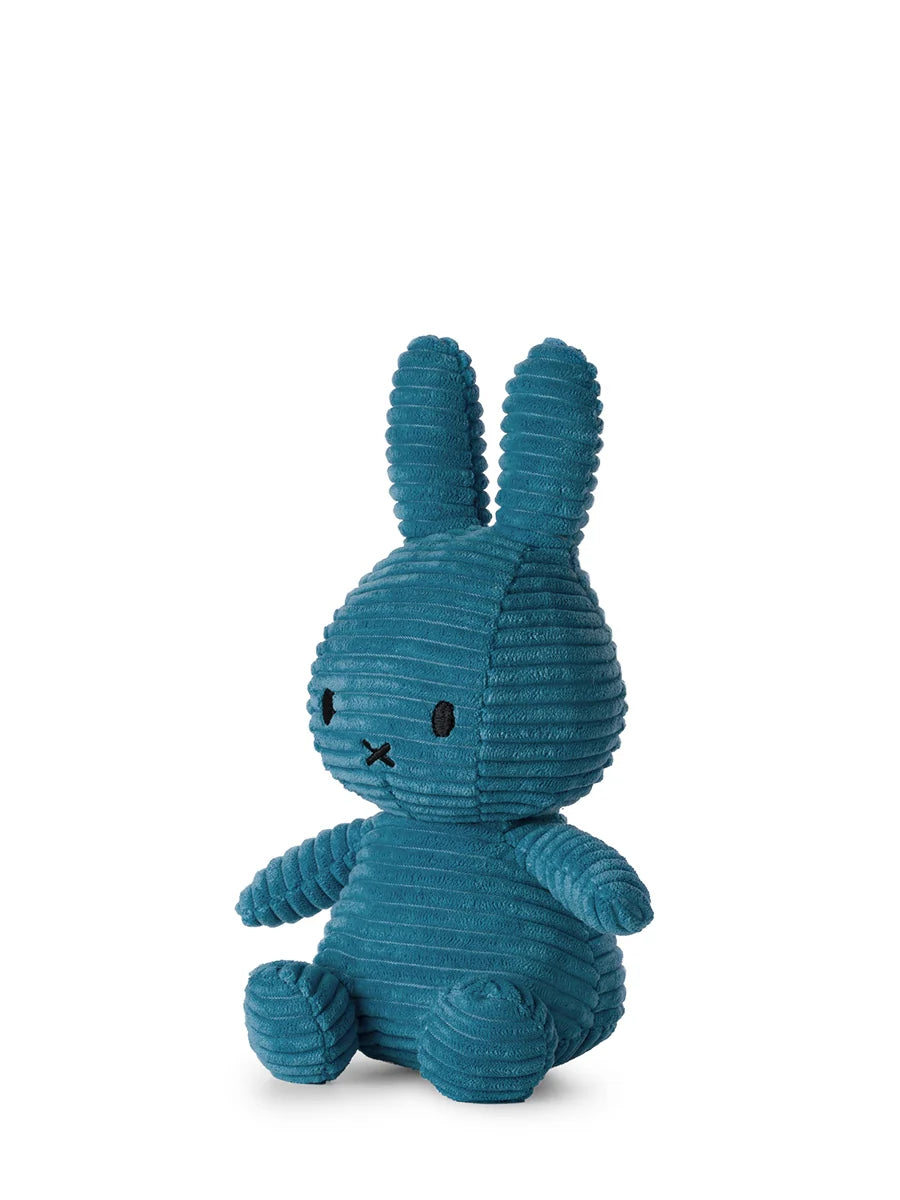 Miffy Corduroy ECO von Bon Ton Toys ist 23 cm hoch und handgemacht.