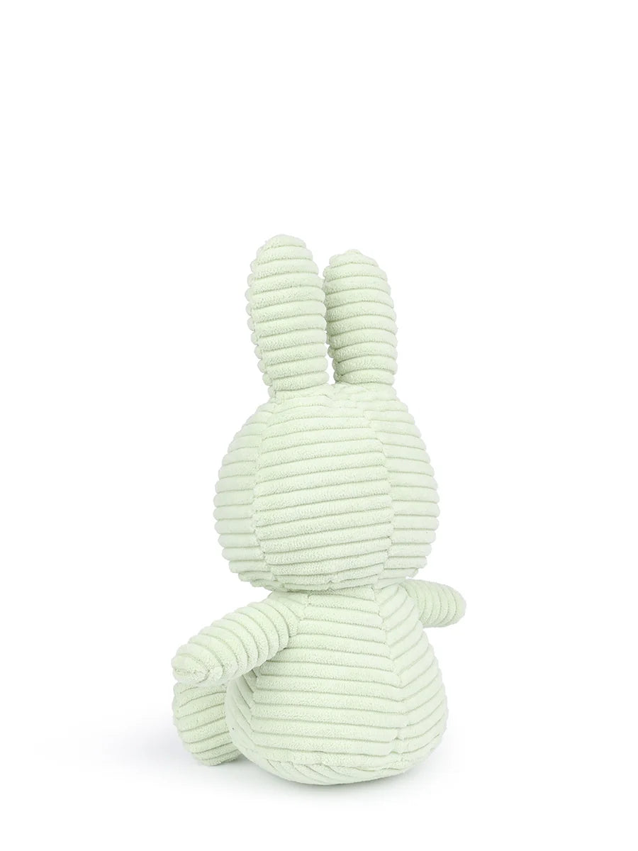 Miffy Corduroy ECO von Bon Ton Toys ist 23 cm hoch und handgemacht.