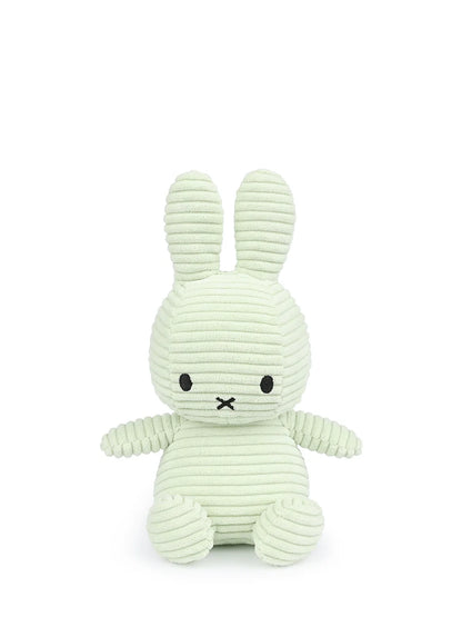 Miffy Corduroy ECO von Bon Ton Toys ist 23 cm hoch und handgemacht.