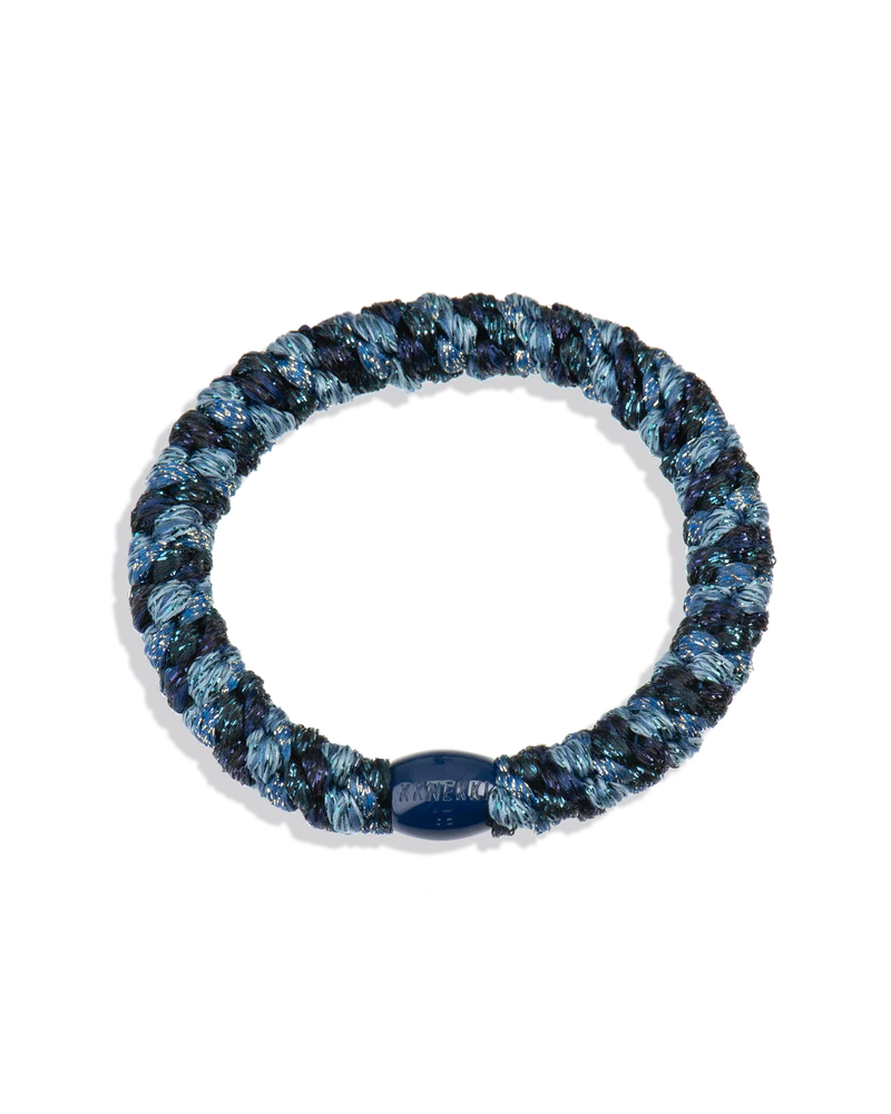 KKNEKKI Haargummi Mix Blue Medley Glitter  – geflochtenes Haargummi &amp; trendiges Armband