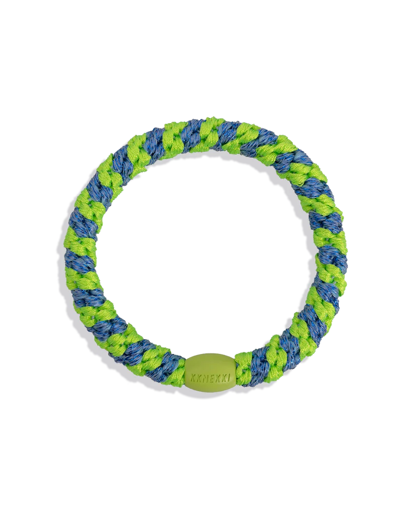 KKNEKKI Haargummi Stripe Lime Green Ocean Glitter – grün-blaues, glitzerndes gestreiftes Haargummi als Armband
