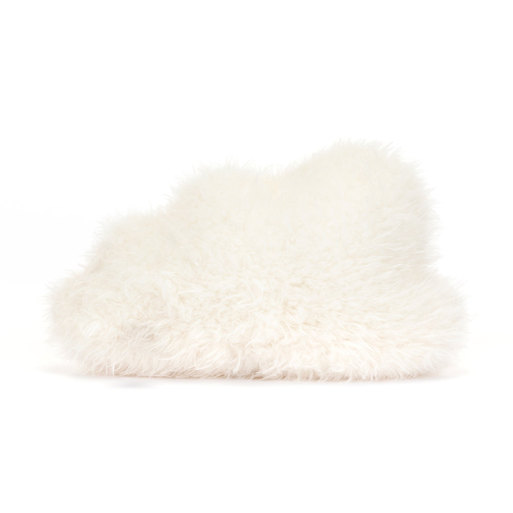 Rückansicht: Jellycat Stratto Cloud – sitzende weiße Kuschel-Wolke mit lachendem Gesicht, schwarzen Knopfaugen und ausgestreckten braunen Füßchen.