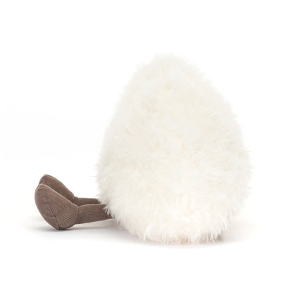 Seitenansicht: Jellycat Stratto Cloud – sitzende weiße Kuschel-Wolke mit lachendem Gesicht, schwarzen Knopfaugen und ausgestreckten braunen Füßchen.