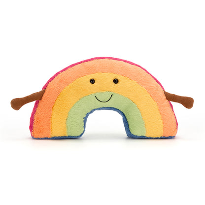 Vorderansicht: Jellycat Amuseables Rainbow – stehender Regenbogen aus Plüsch mit bunten Farben, lachendem Gesicht, schwarzen Knopfaugen und braunen Ärmchen.