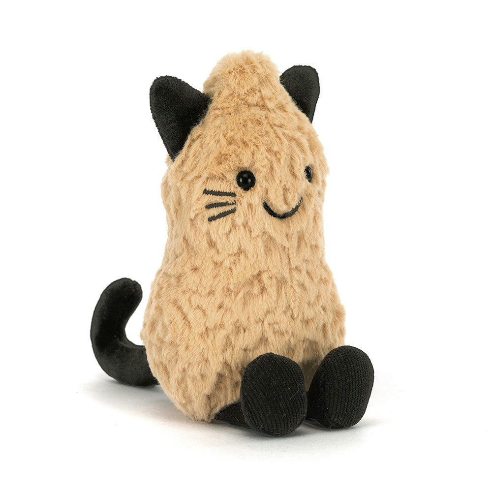 Jellycat Amuseables Peanut Cat Plüschtier aus der Halloween-Kollektion von vorne mit schwarzen Katzenohren und Lachgesicht