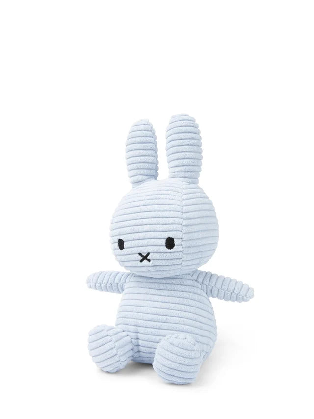 Miffy ECO Corduroy aus Cord in Ice Blue, 23 cm – sitzend von schräg vorne