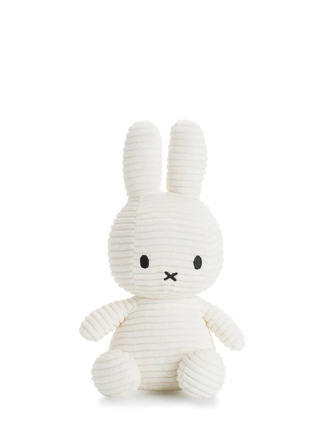 Miffy Corduroy ECO von Bon Ton Toys in weißem Cord, 23 cm – sitzend von vorne