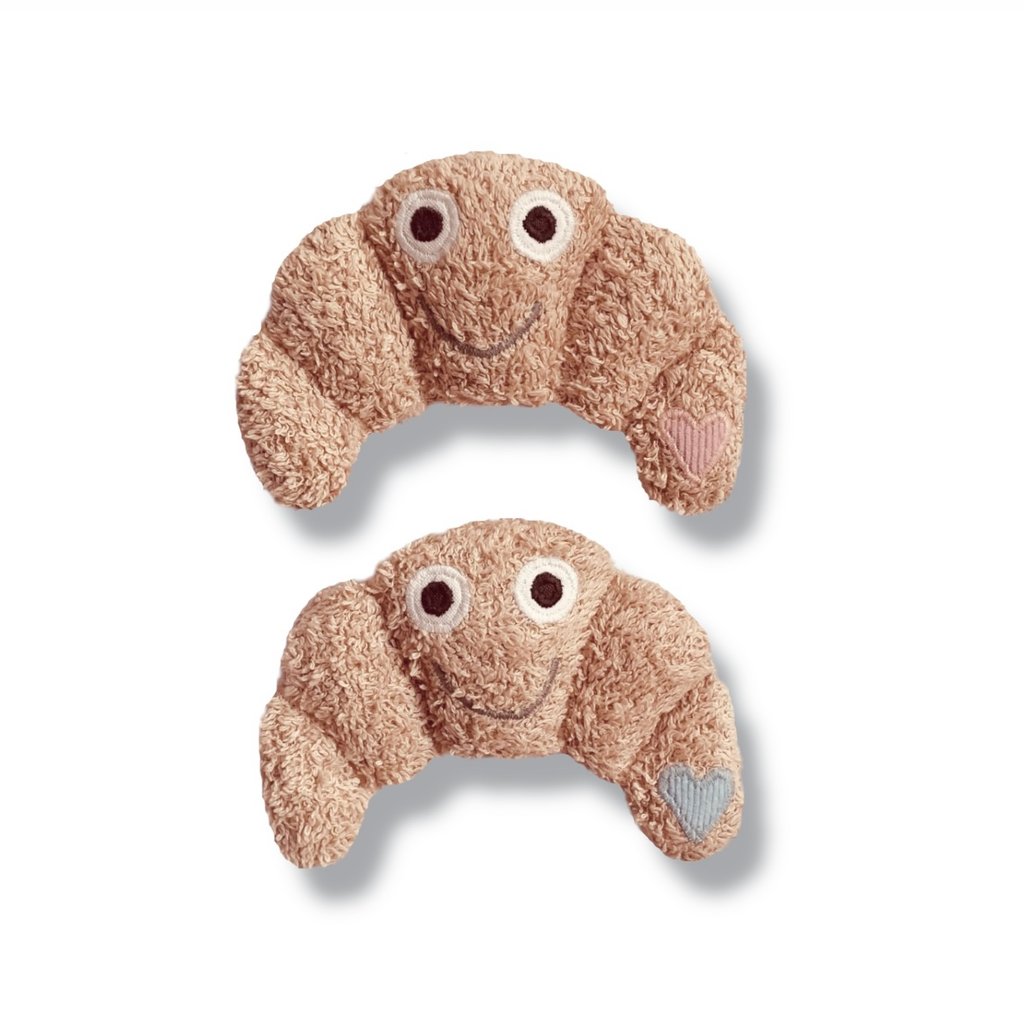 Handmade Babyrassel Croissant von goodies of desire Label aus Deutschland.