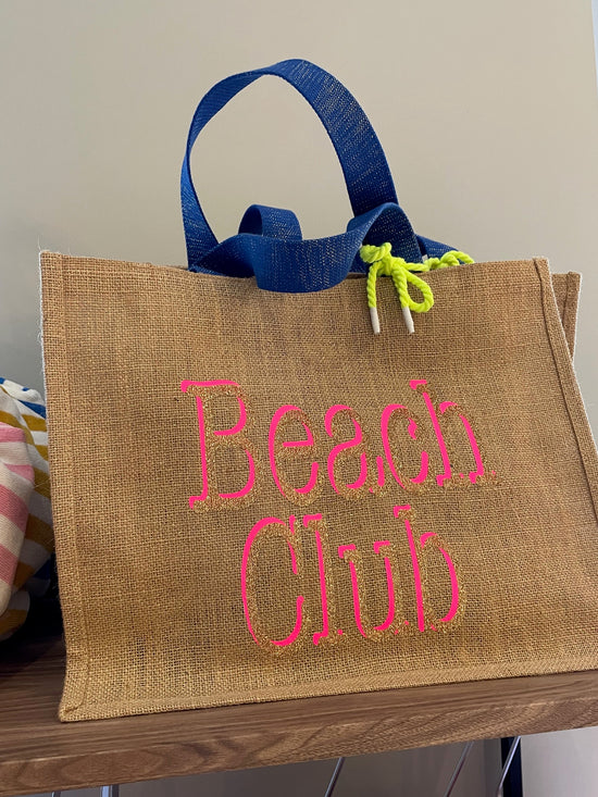 Große Strandtasche mit Aufschrift Beach Club. Handveredelt in Bayern durch Designerin T.Tolein.