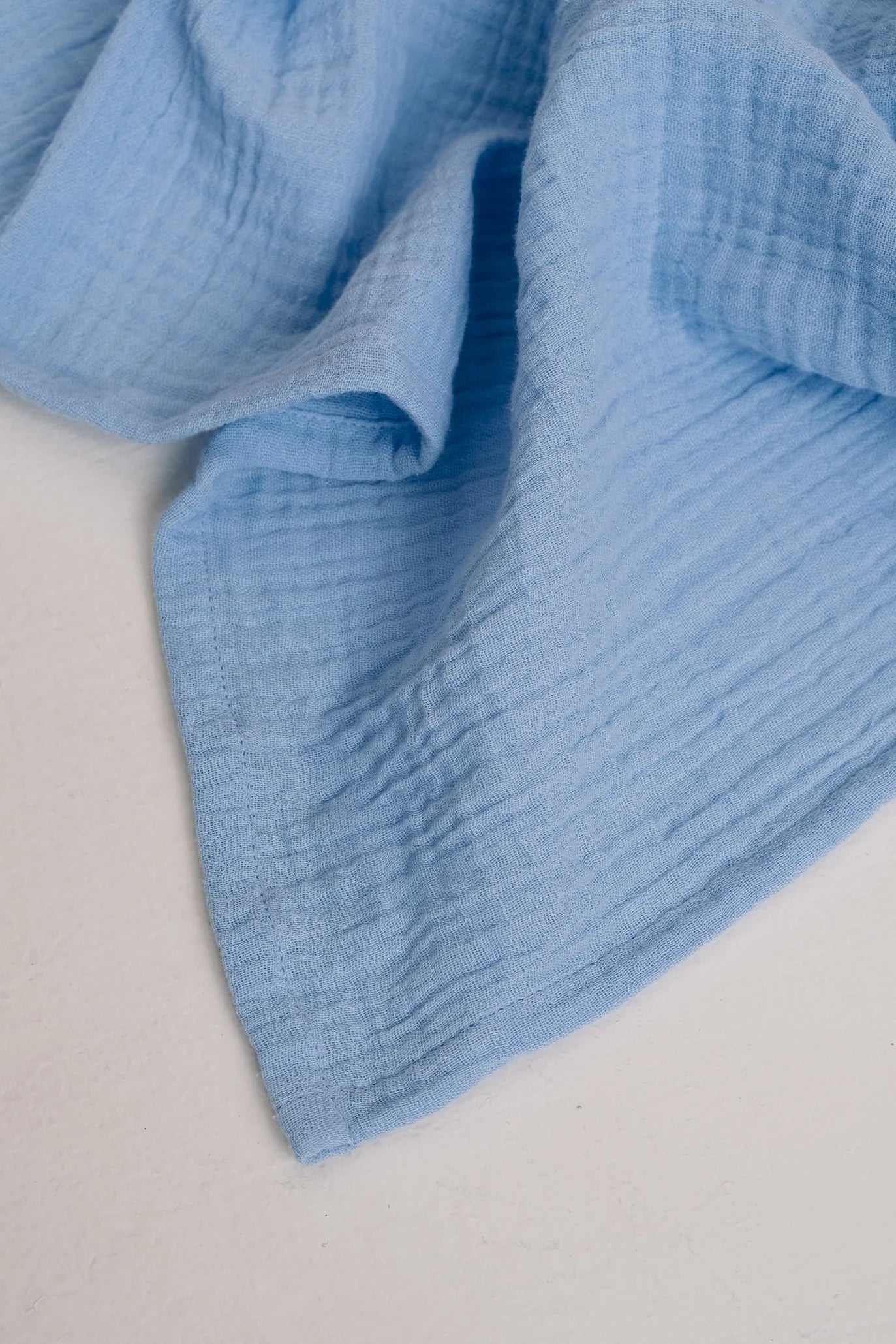 Swaddles von Studio Noos. Super weiches Stilltuch, Pucktuch oder Wickelunterlage aus Biobaumwolle. 