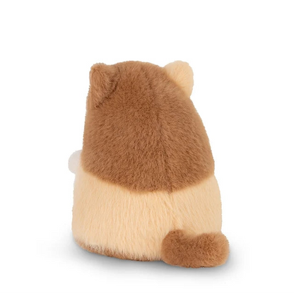 Sally the Calico ECO Plüschkatze 12 cm in Beige, Braun und Mehrfarbig – sitzend von hinten mit Schwanz