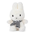 Weiße Miffy with Scarf mit schwarz-weiß gestreiftem Schal – von vorne