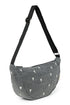 Crossbody Bag für Erwachsene aus Jeanstoff. Bestickt mit Herzen. Von Studio Noos. Jede Tasche ist ein Unikat.