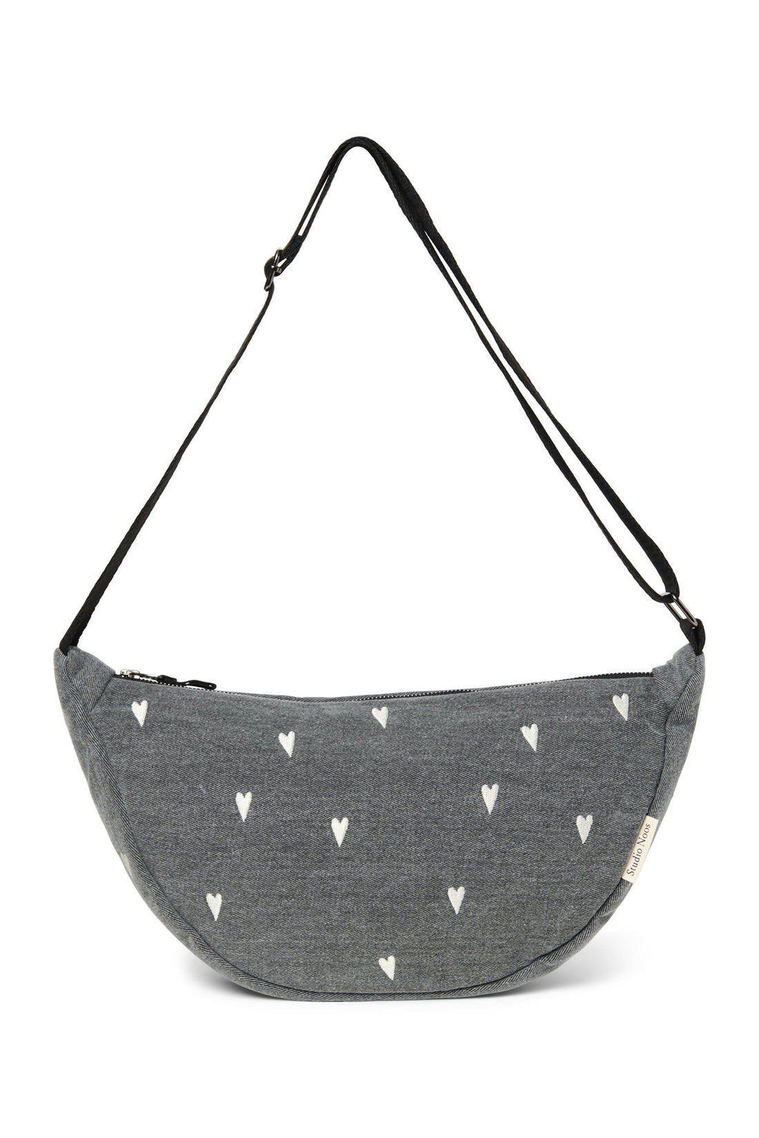 Crossbody Bag für Erwachsene aus Jeanstoff. Bestickt mit Herzen. Von Studio Noos. Jede Tasche ist ein Unikat.